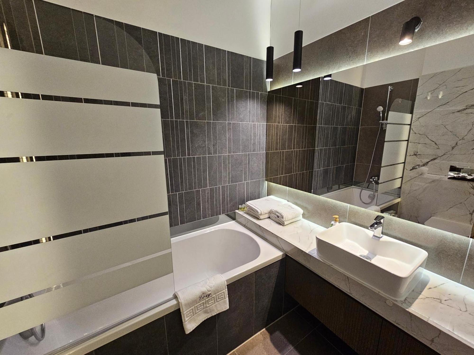 Urban Luxury Flats - Cozy Apartments At Coresi Mall #Brasov Exterior photo